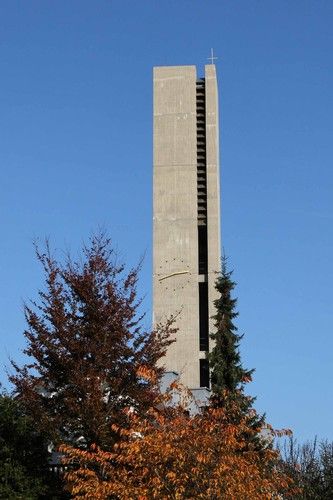 Die Johannesstube ist unter der Pfarrkirche Maria, Königin des Friedens