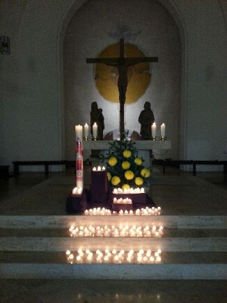 Die Osterkerze ist das Symbol für den gekreuzigten und auferstandenen Christus